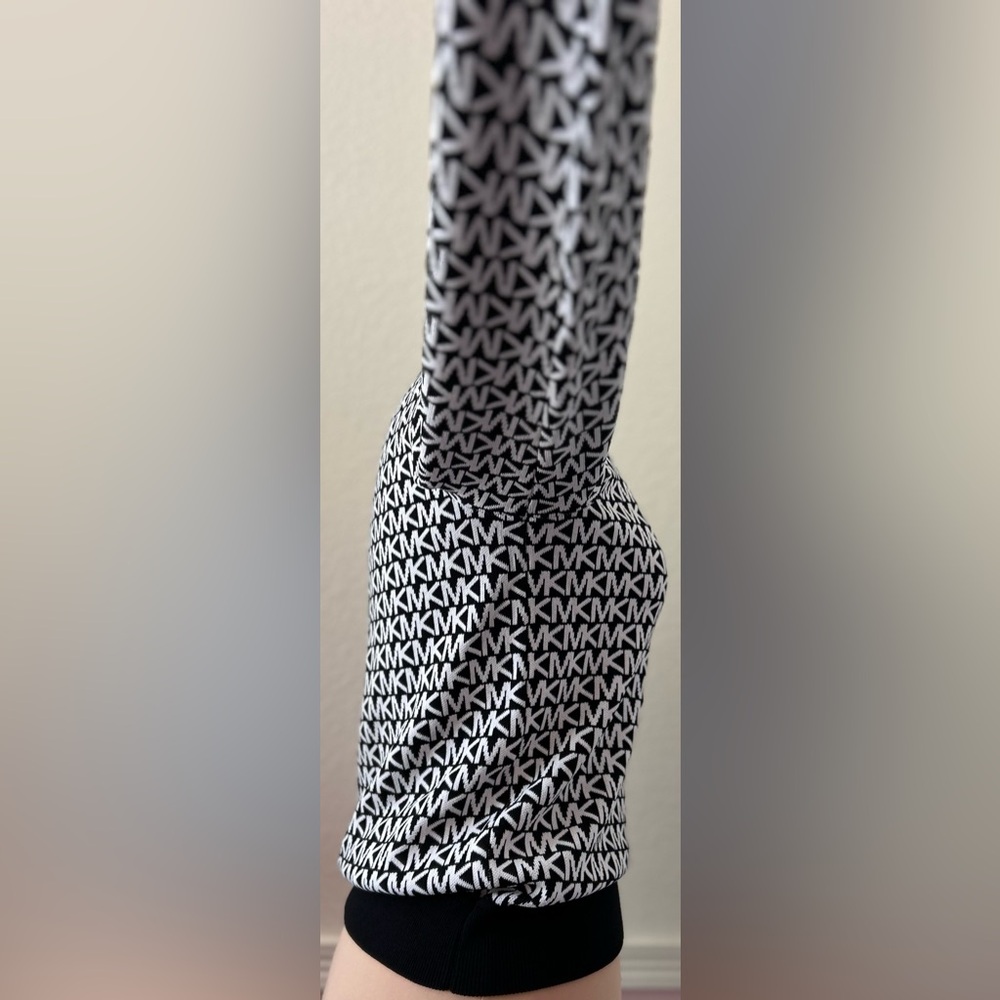 Micheal Kors sweater XS - Picture 6 of 9